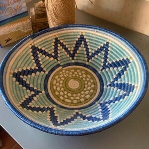 NEW, LARGE, Handwoven JOY Ruana basket. LIGHT and ROYAL BLUE CREAM and TAN weave